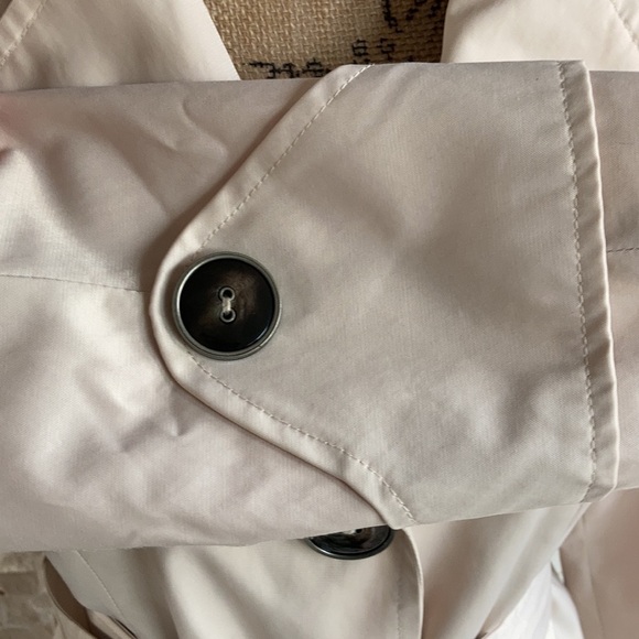 green with envy light tan/creamy beige trench coat with belt Size M - Picture 5 of 12